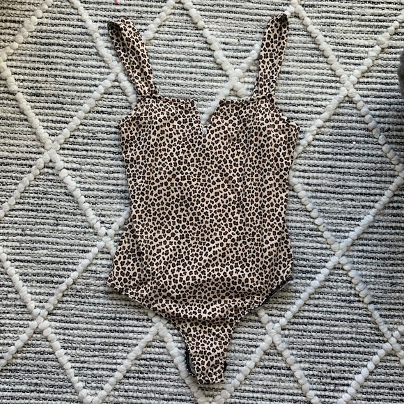 VESTIQUE LEOPARD PRINT BODYSUIT SIZE SMALL - Picture 1 of 3